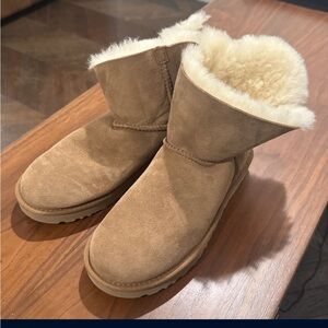 Uggs with cute bow detail in back